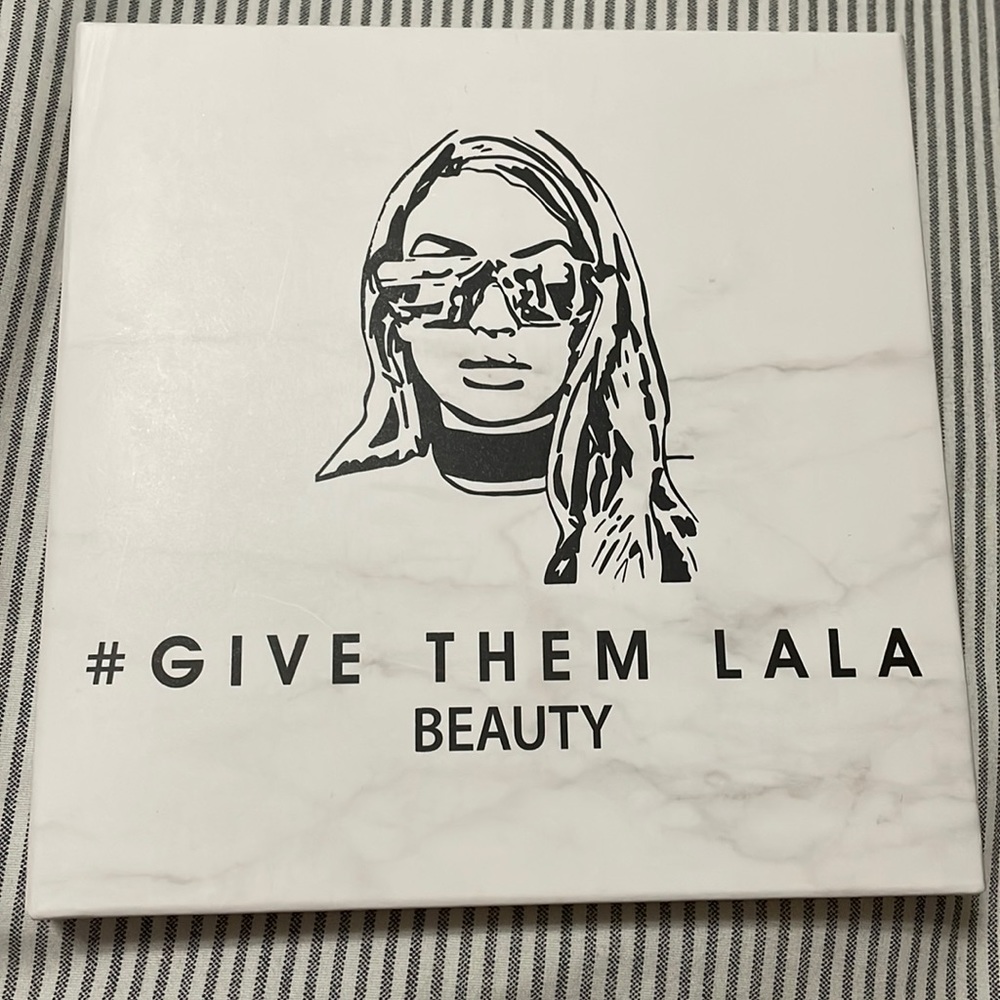 Give them LALA grown woman palette